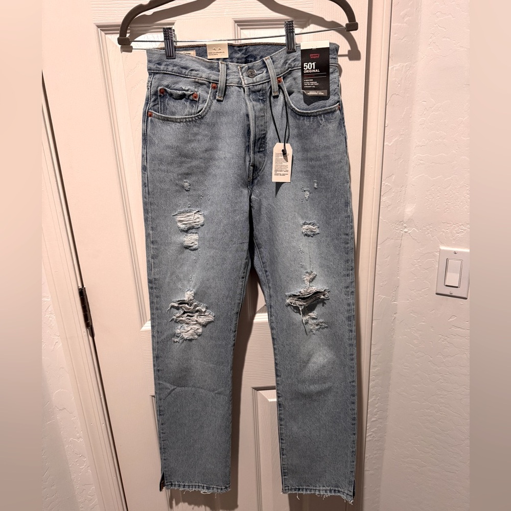Levi’s 501 Original High rise, fitted thigh, wide leg jeans. Size 26x30
